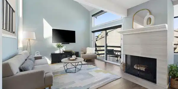4 Lake Bellevue