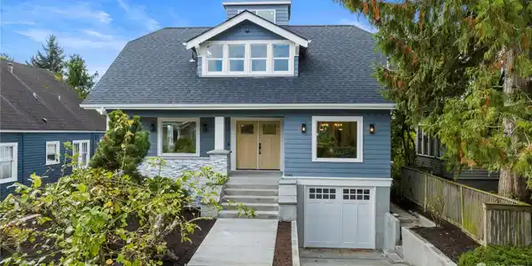 7043 17th NE