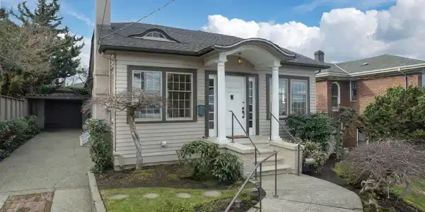 2223 Everett E