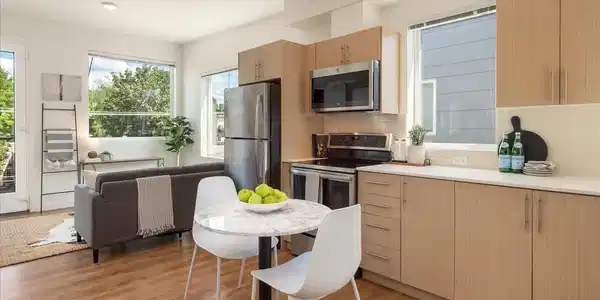 121 12th E