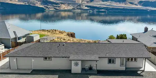 670 Lakeview