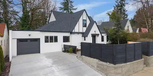 3259 Capitol SW