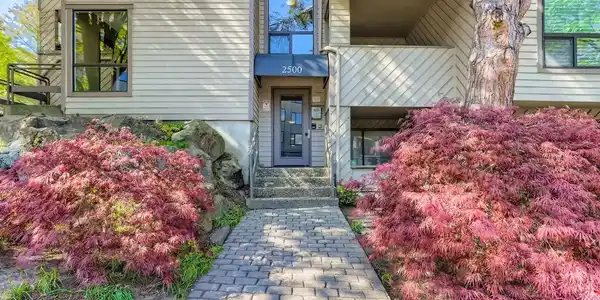 2500 Manor