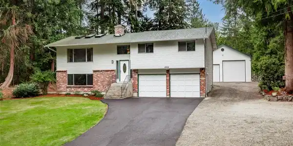 4004 176th E