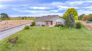3933 Shorecrest Drive NE