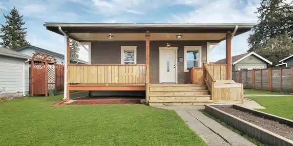 3105 Adams