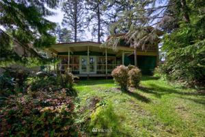 448 Dolphin Avenue NE