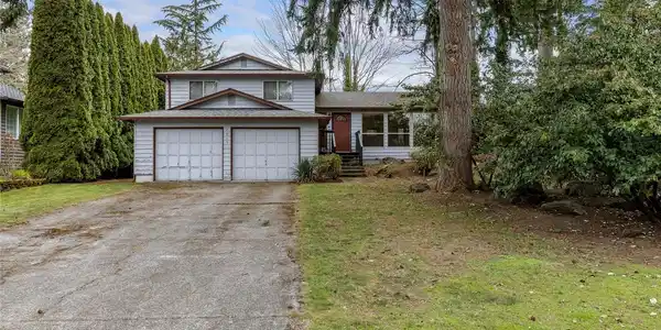 2915 210th E