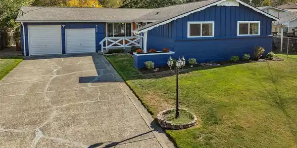 6133 Wapato Lake