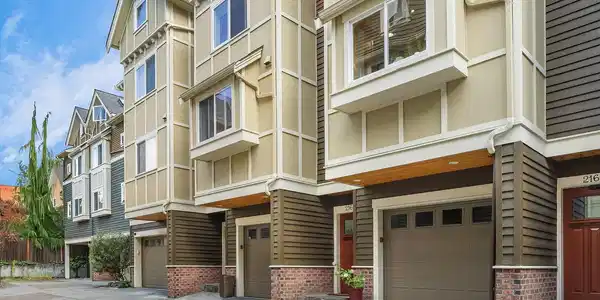216 12th E