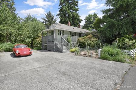 9206 49th NE