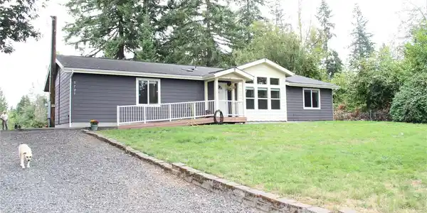 5725 Lake Bosworth
