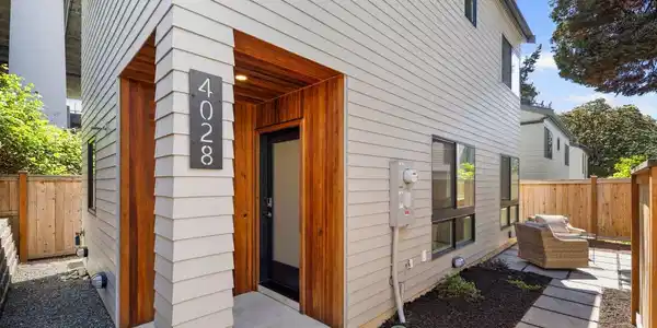 4028 5th NE