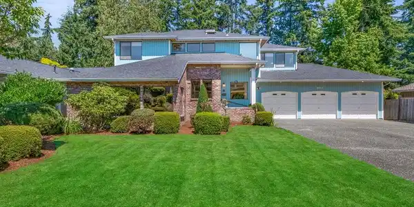 3513 102nd SE