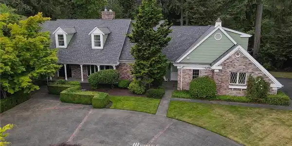 110 Country Club Circle SW