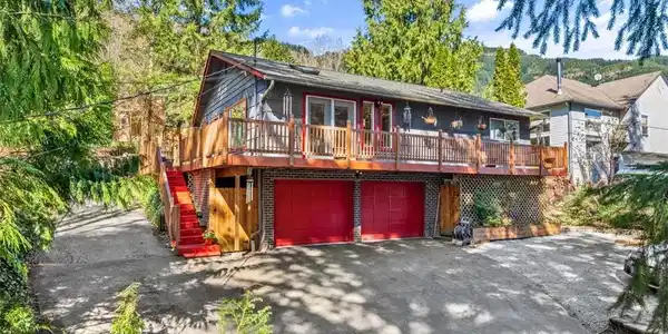 477 Rainbow Drive