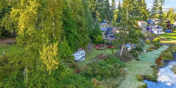 17232 Lakepoint SE