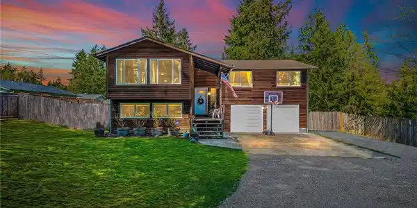 18712 Bonney Lake E