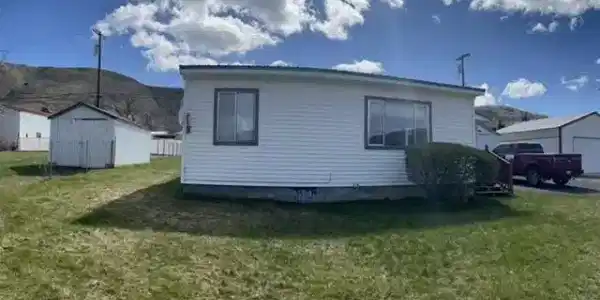 1119 River Drive