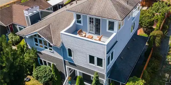 28th Avenue W