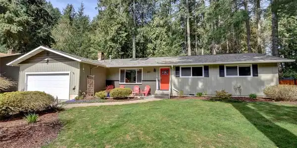 2221 Lakemoor Drive SW