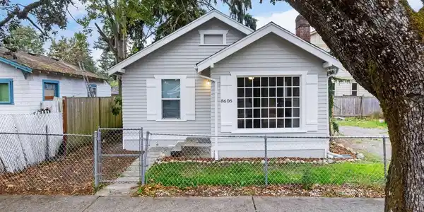 8606 Maple SW