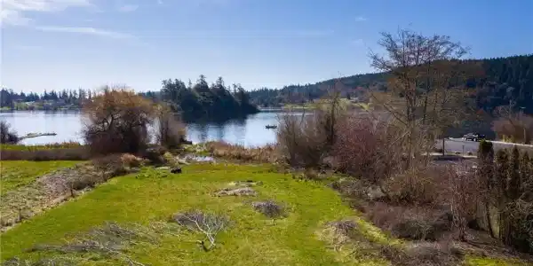 5864 Campbell Lake