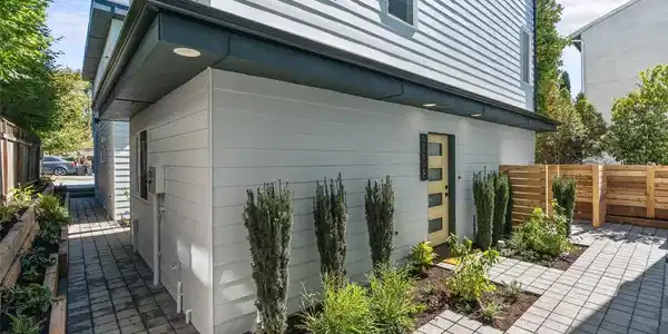 3608 Linden N