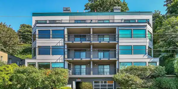 1028 Lakeview E