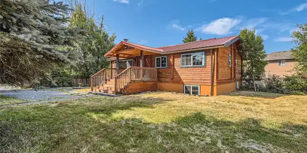 3831 Lincoln Way