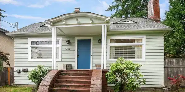 8607 15th NE