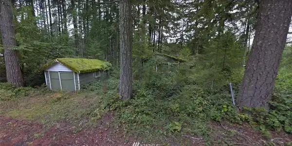 2801 E Phillips Lake Loop Road