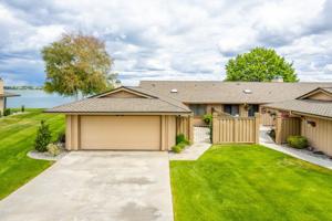 807 Westshore Dr NE