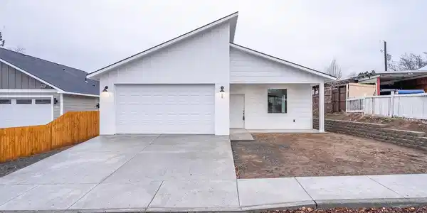 38 Fir St
