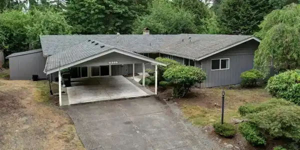 2305 Lakemoor SW