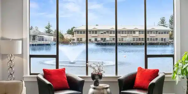4 Lake Bellevue