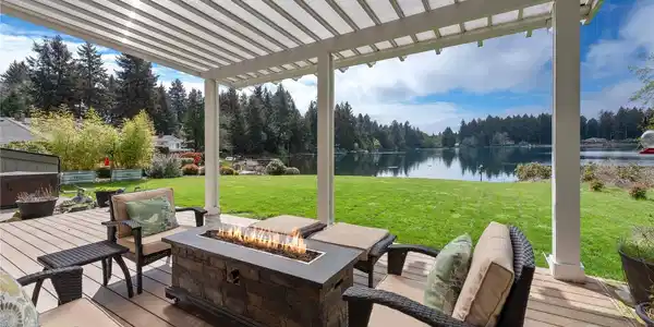 10516 Lakeshore