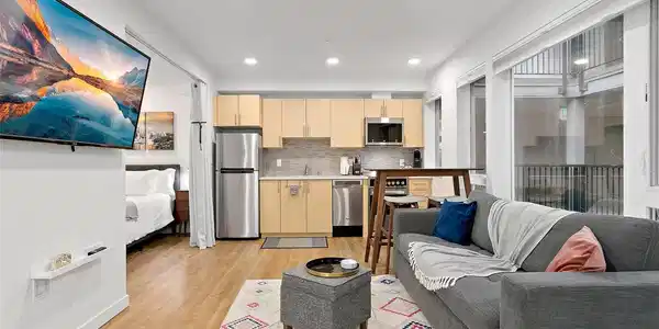 750 11th E