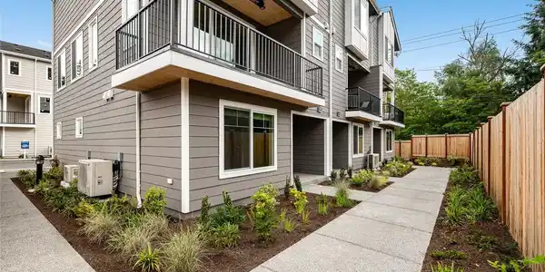 13730 Manor