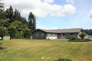 4853 Lakeside Drive