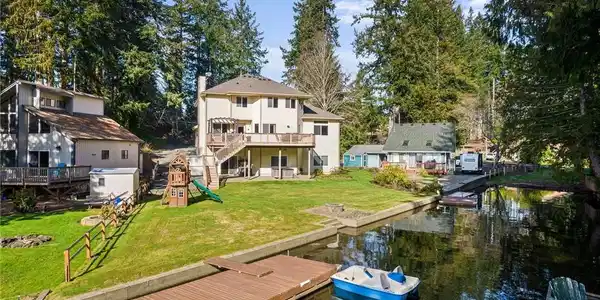 2350 Phillips Lk Lp