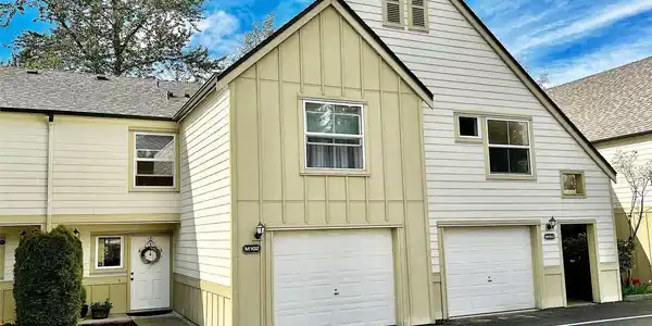 1600 121st SE