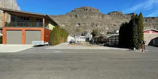 815 Chukar