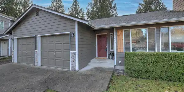 5425 Rainier E