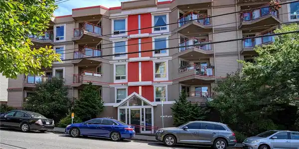 711 E Denny Way