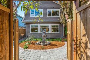 2033 Boylston E