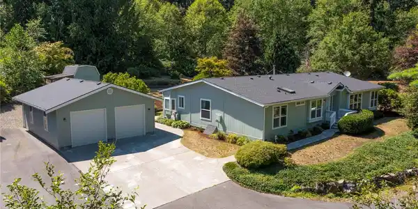 6228 Flowing Lake