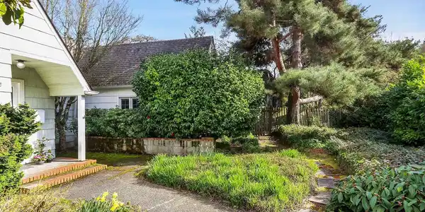 2340 Delmar E