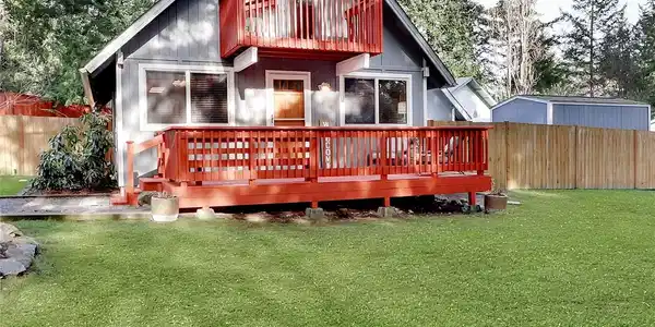 22206 Clear Lake SE