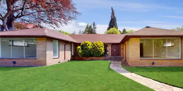 1238 10th E